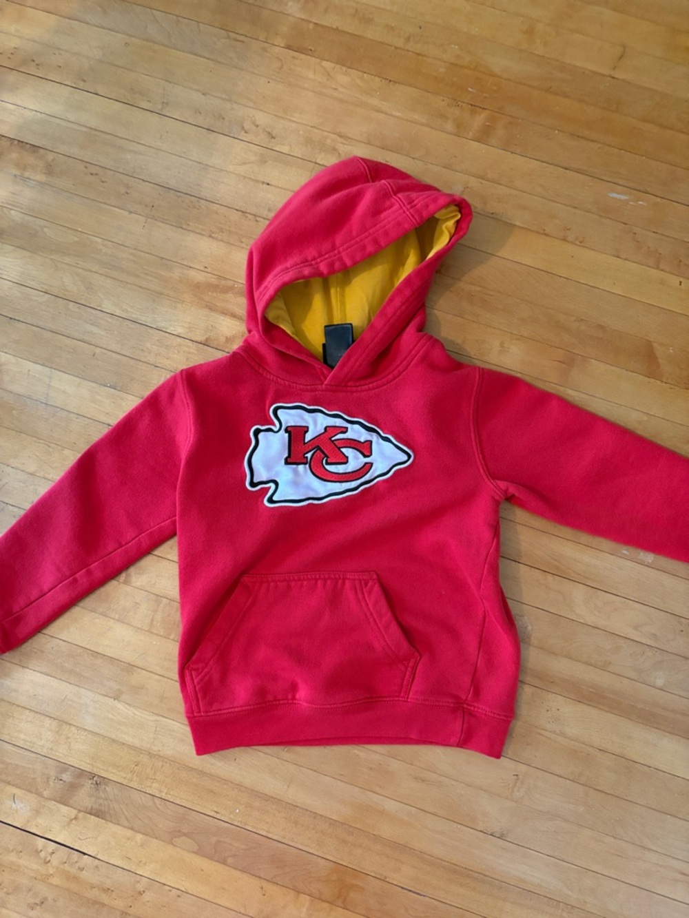 Chiefs sweatshirt, 4/5